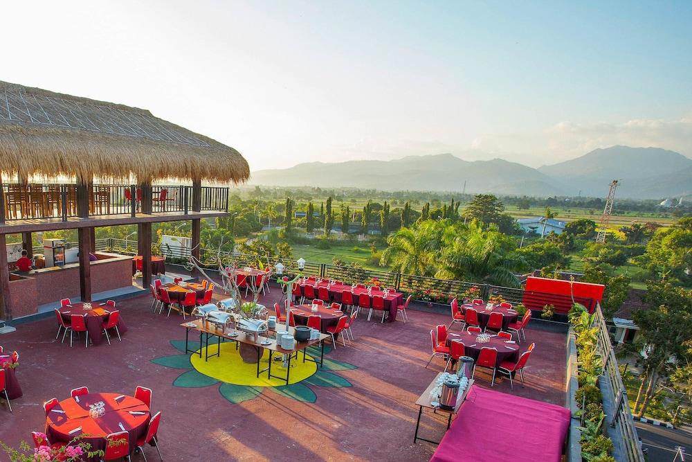 Pratama Hotel & Convention Матарам Екстер'єр фото