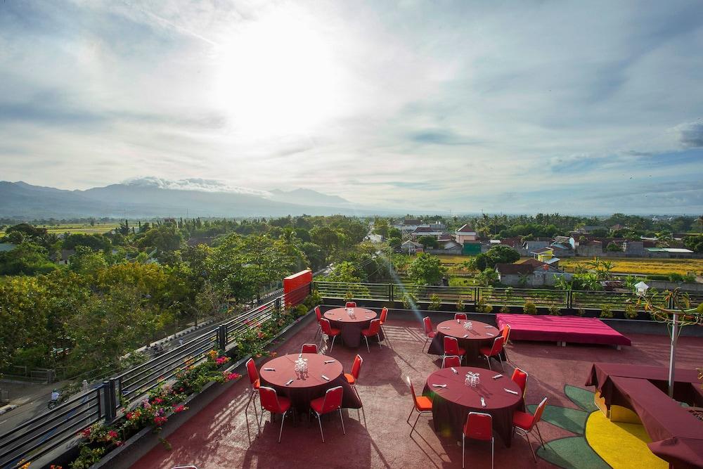Pratama Hotel & Convention Матарам Екстер'єр фото