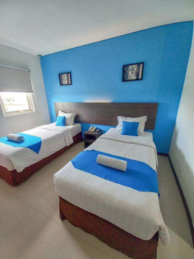 Pratama Hotel & Convention Матарам Екстер'єр фото