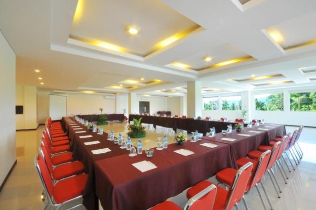Pratama Hotel & Convention Матарам Екстер'єр фото