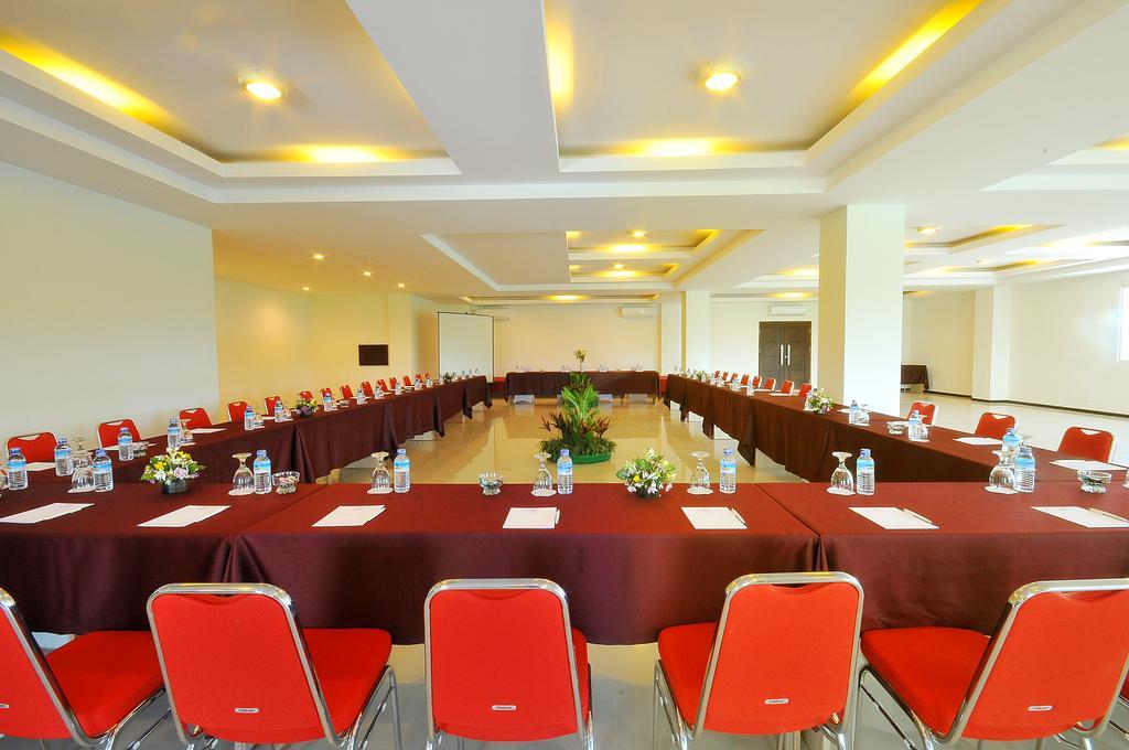 Pratama Hotel & Convention Матарам Екстер'єр фото