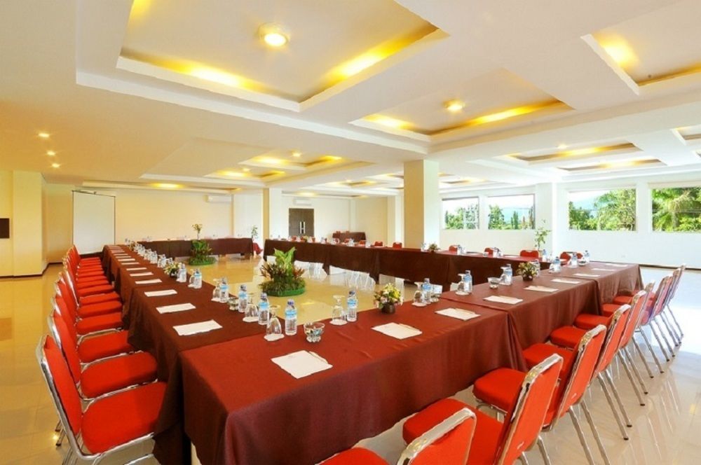 Pratama Hotel & Convention Матарам Екстер'єр фото